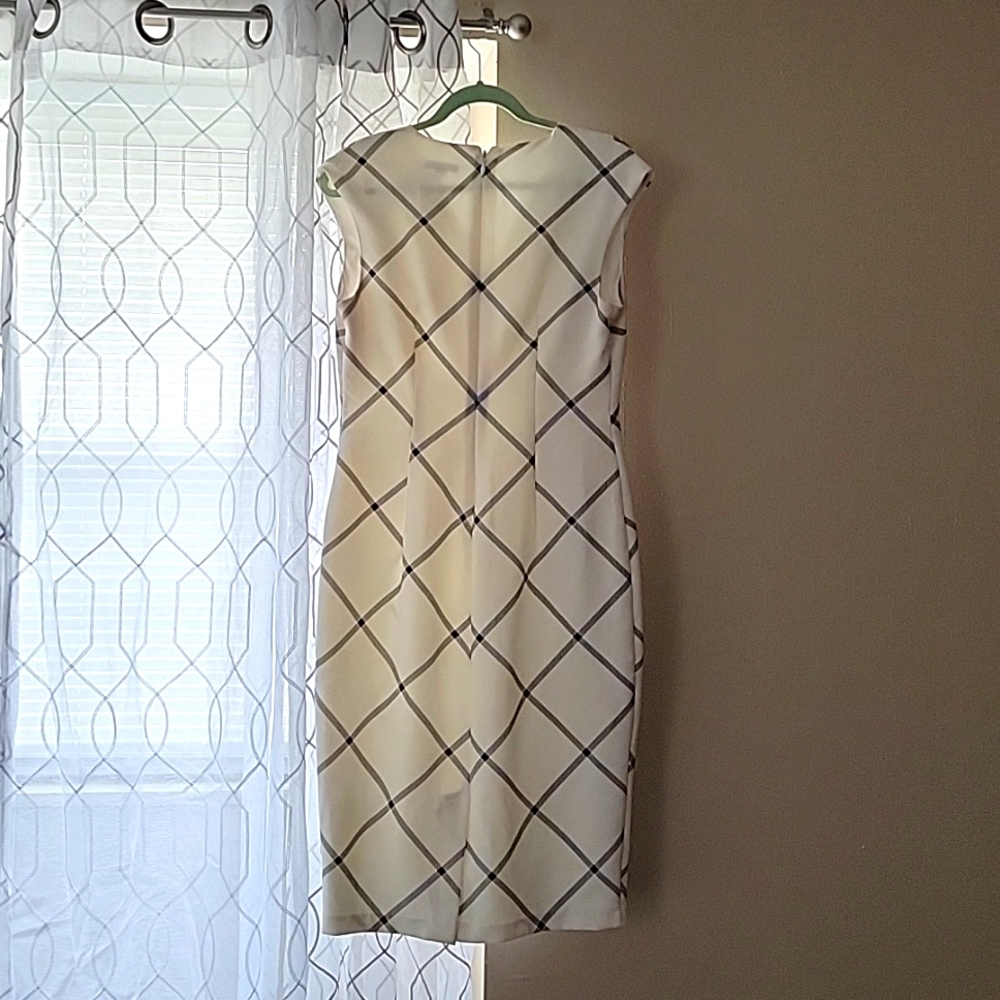 Dress - Picture 2 of 4
